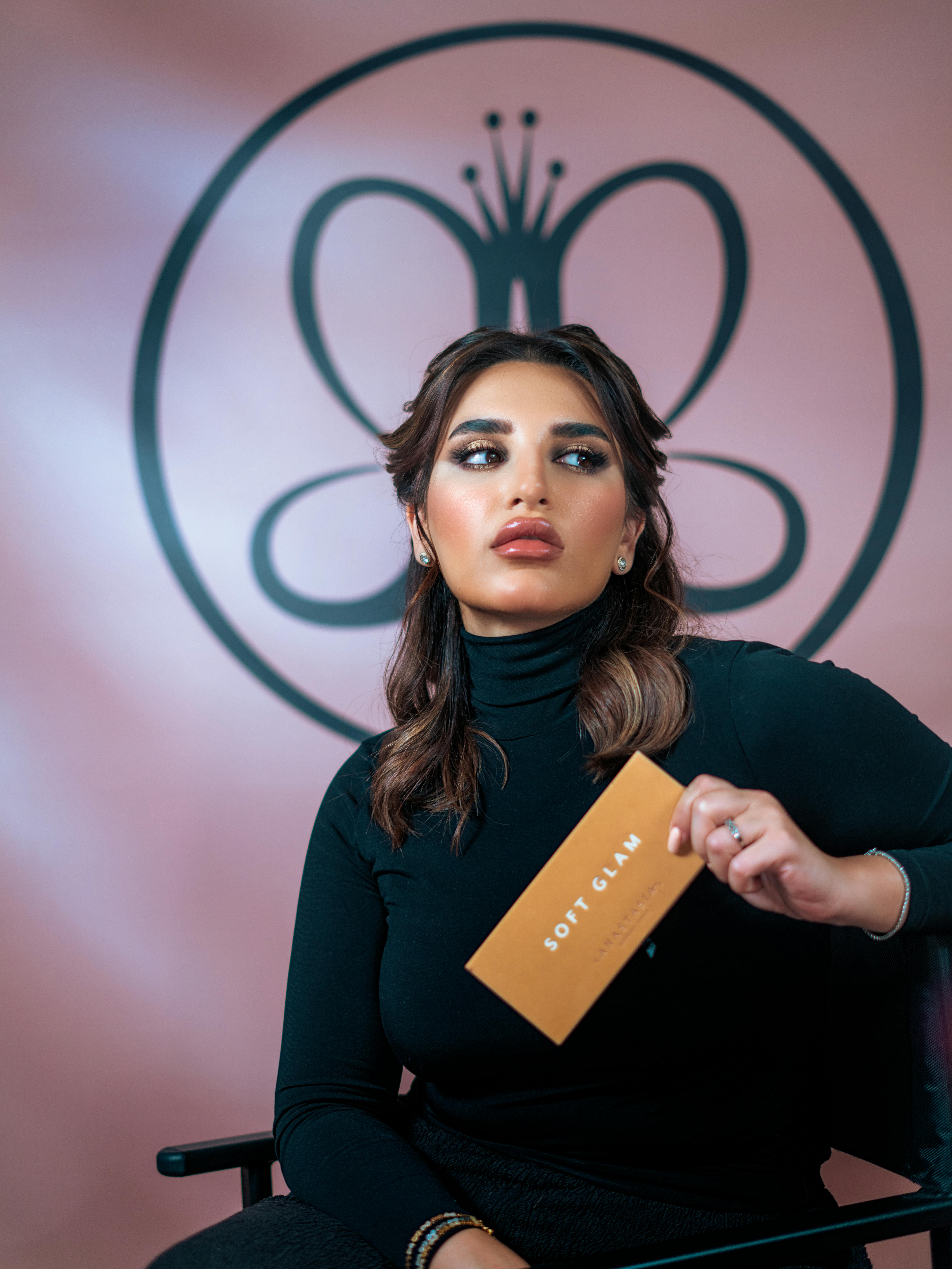 穿搭灵感封面：时尚氛围与色彩